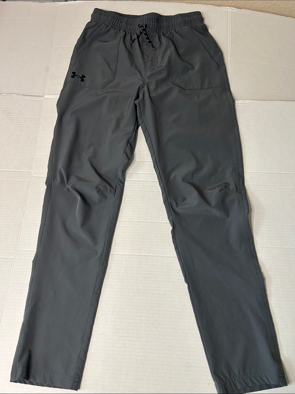 Under Armour YLG Latge Lightweight Charcoal Athletic Joggers. Tapered leg